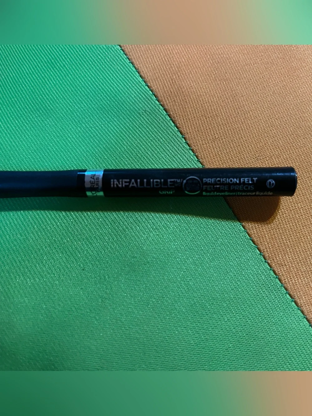 L'Oréal Infallible Precision Felt Eyeliner - Black